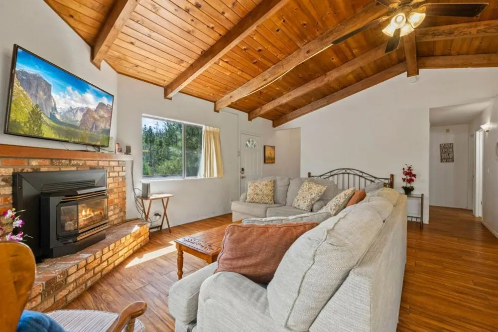 19935 Pine Mountain Drive Groveland, CA 95321