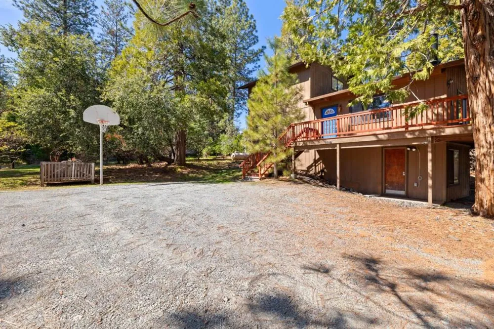 19935 Pine Mountain Drive Groveland, CA 95321