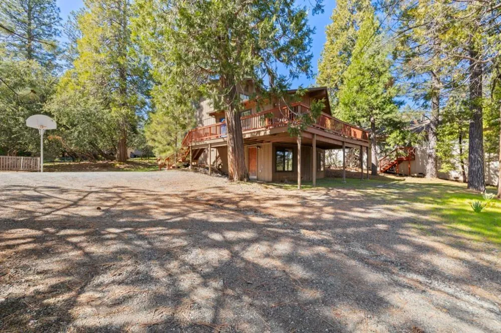 19935 Pine Mountain Drive Groveland, CA 95321