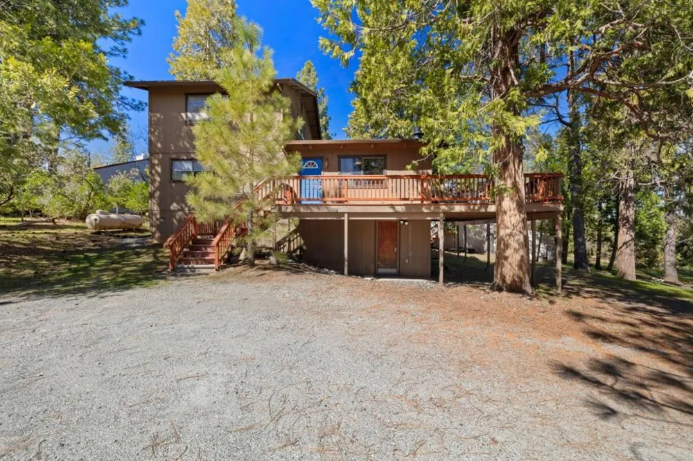 19935 Pine Mountain Drive Groveland, CA 95321