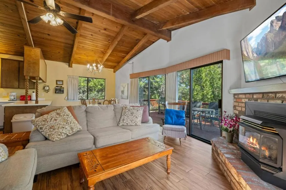 19935 Pine Mountain Drive Groveland, CA 95321