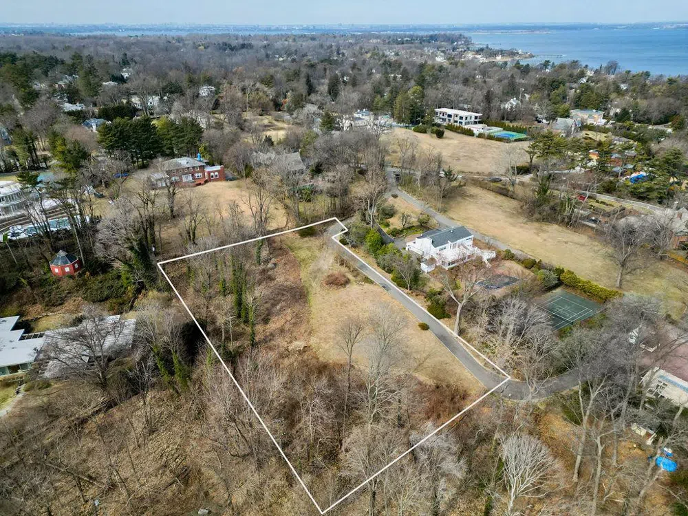 36 Pheasant Run Lane Great Neck, NY 11024