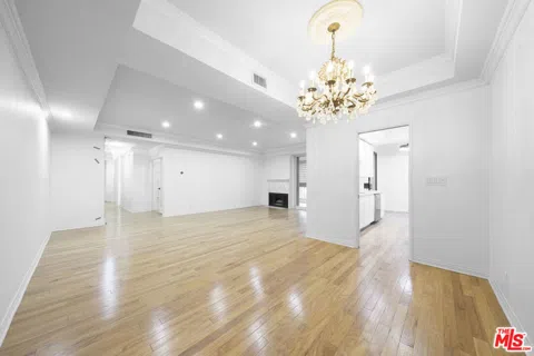 4477 Wilshire Boulevard #306