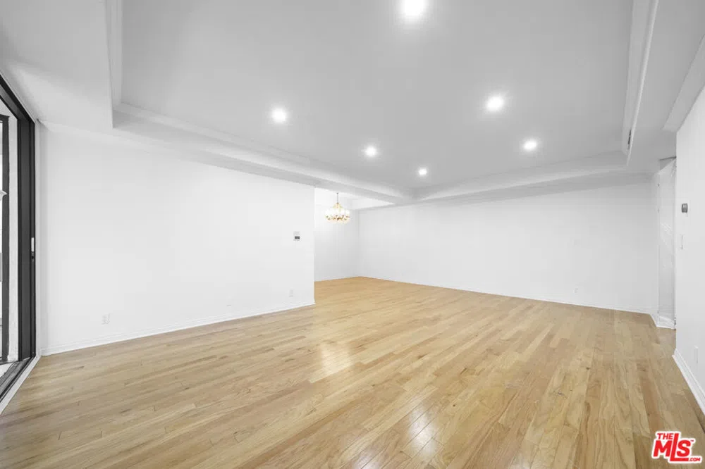 4477 Wilshire Boulevard #306 Los Angeles, CA 90010