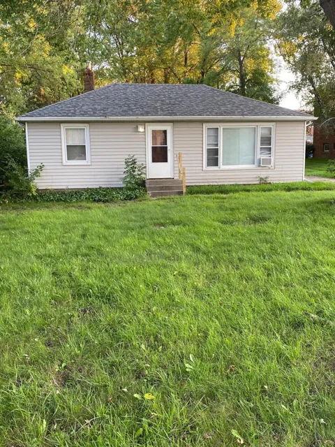 1624 County Road B W