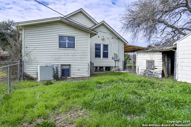 711 S 7TH ST Kenedy, TX 78119