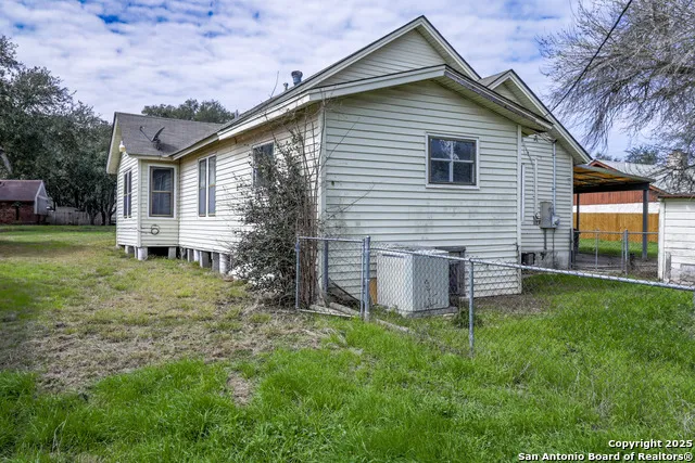 711 S 7TH ST Kenedy, TX 78119