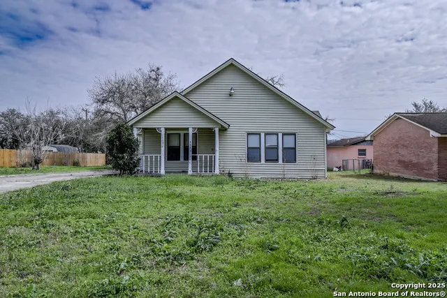 711 S 7TH ST Kenedy, TX 78119