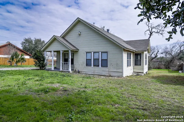 711 S 7TH ST Kenedy, TX 78119