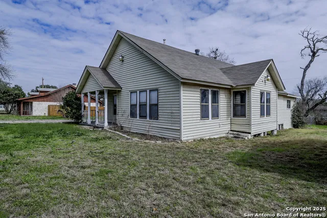 711 S 7TH ST Kenedy, TX 78119