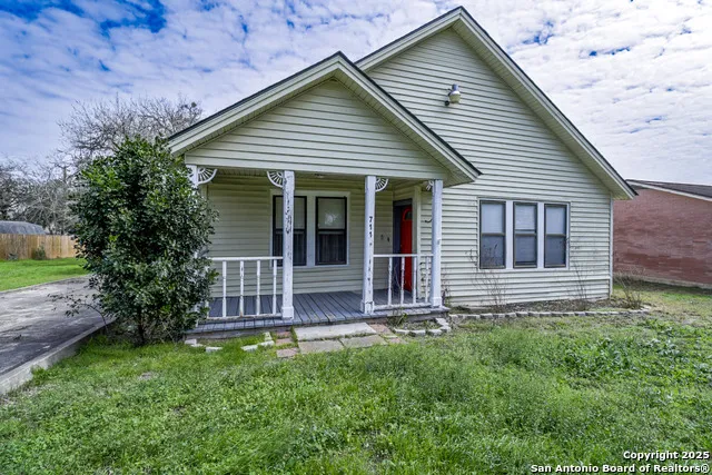 711 S 7TH ST Kenedy, TX 78119