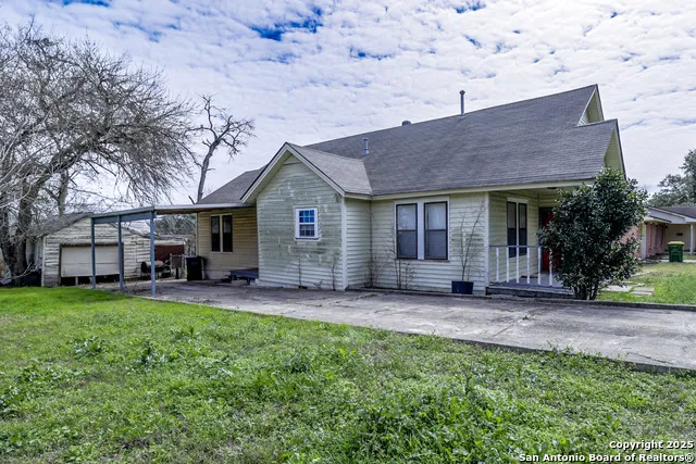 711 S 7TH ST Kenedy, TX 78119