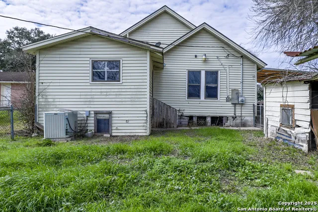 711 S 7TH ST Kenedy, TX 78119