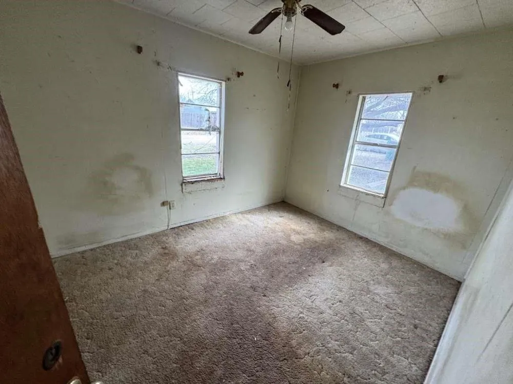 610 W Garrison Avenue Electra, TX 76360