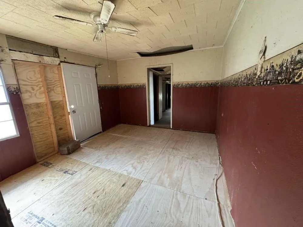 610 W Garrison Avenue Electra, TX 76360