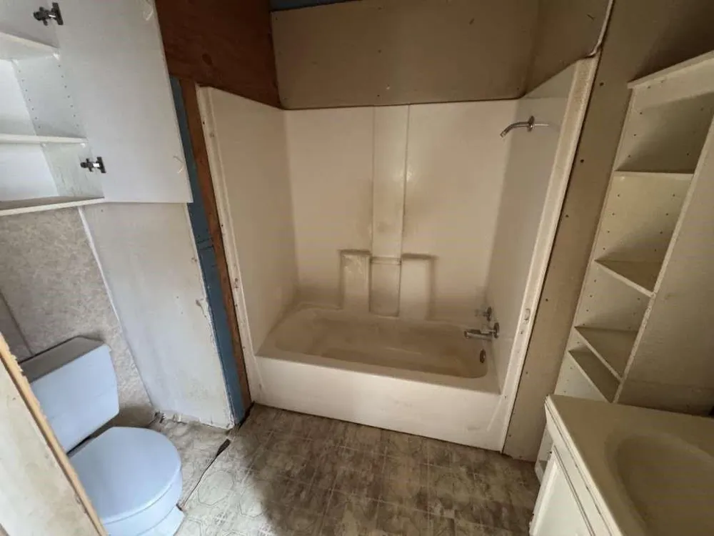 610 W Garrison Avenue Electra, TX 76360