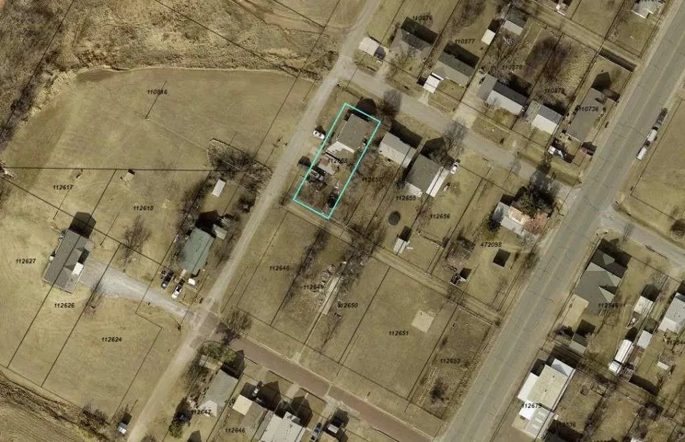 610 W Garrison Avenue Electra, TX 76360