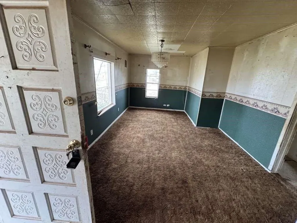 610 W Garrison Avenue Electra, TX 76360