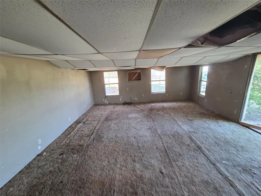 610 W Garrison Avenue Electra, TX 76360