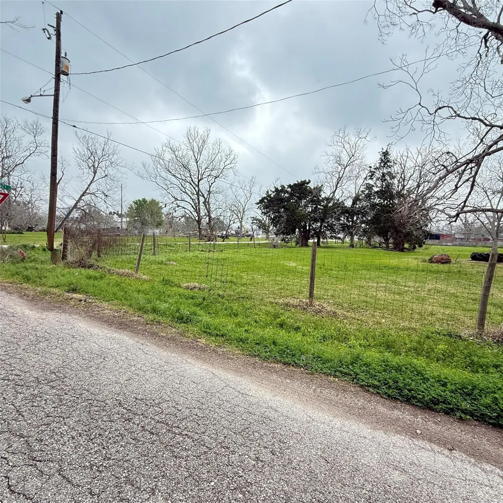 W Pearl Street Brazoria, TX 77422