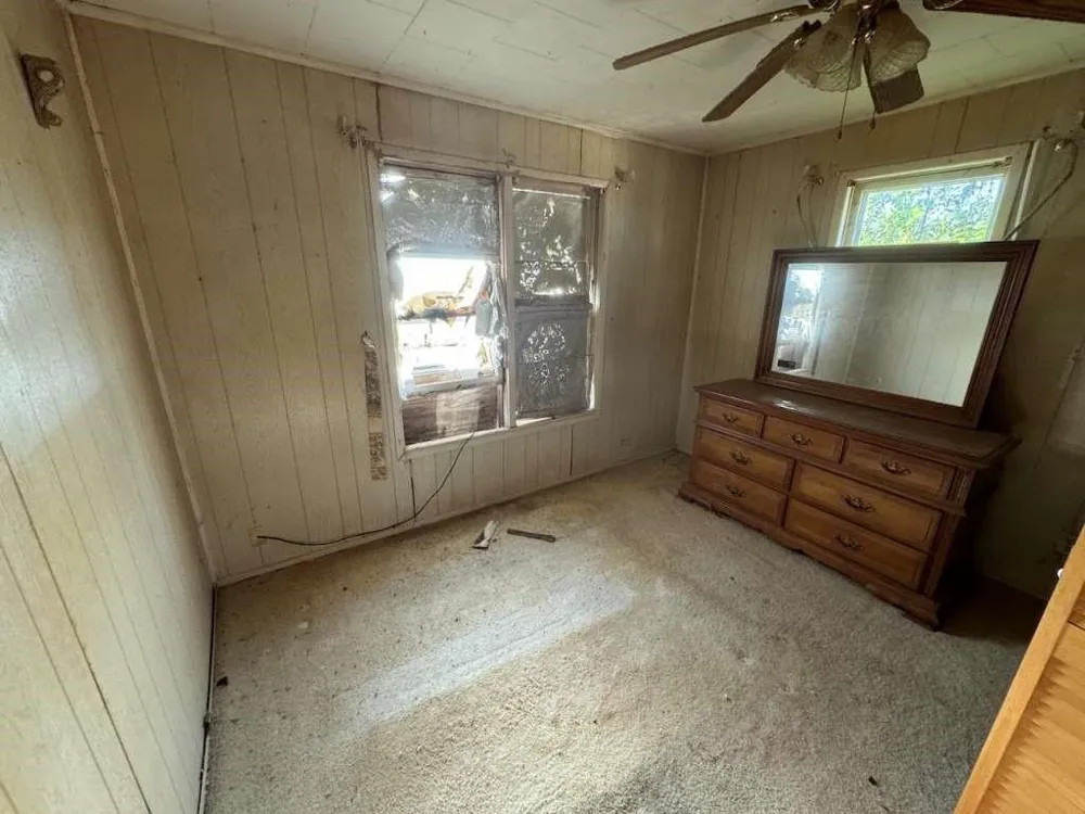 105 E Washington Avenue Electra, TX 76360