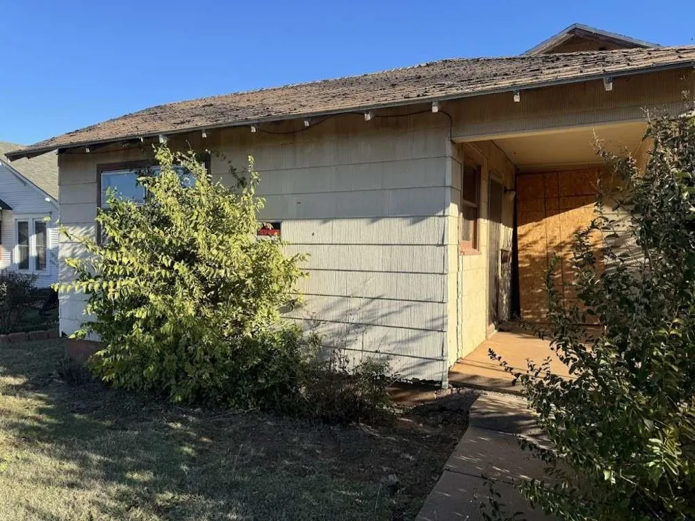 105 E Washington Avenue Electra, TX 76360