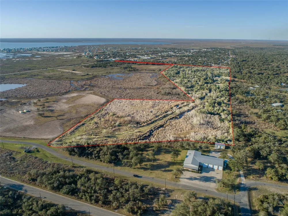 6498 Hwy 35 Rockport, TX 78382
