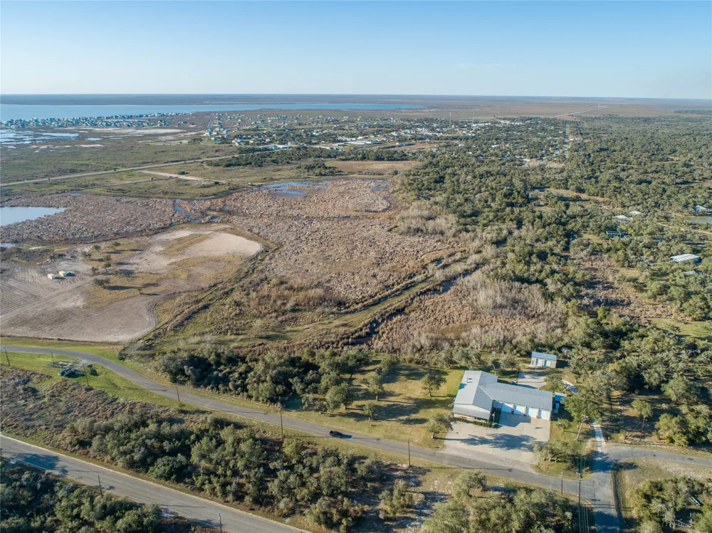 6498 Hwy 35 Rockport, TX 78382