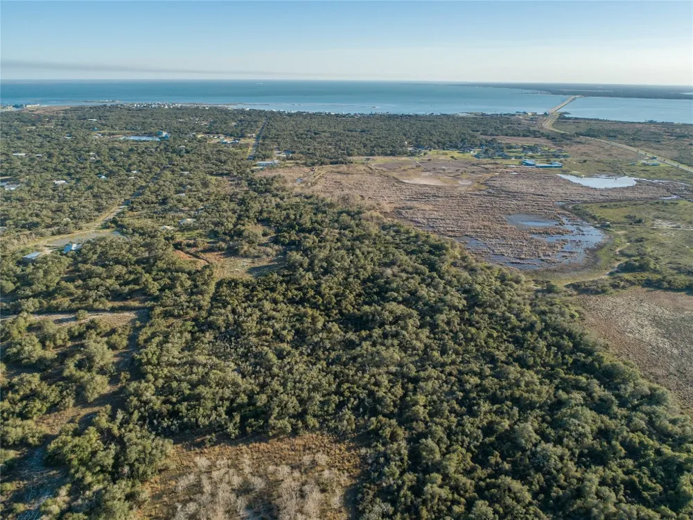 6498 Hwy 35 Rockport, TX 78382