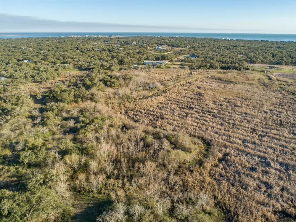 6498 Hwy 35 Rockport, TX 78382