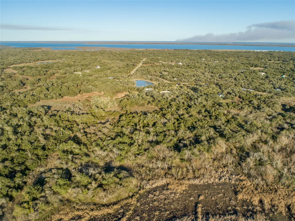 6498 Hwy 35 Rockport, TX 78382