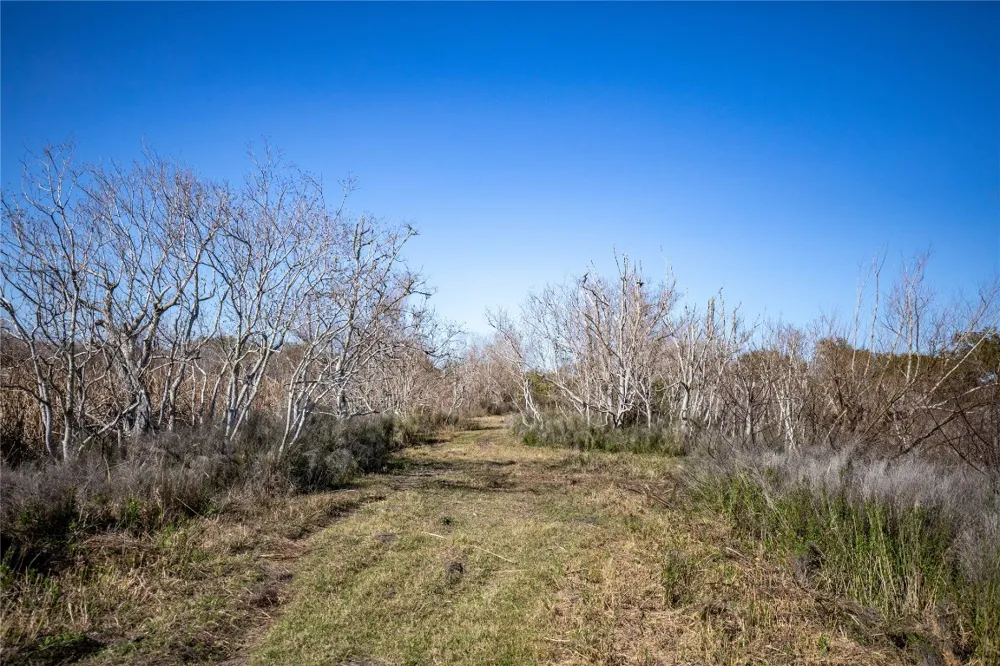 6498 Hwy 35 Rockport, TX 78382