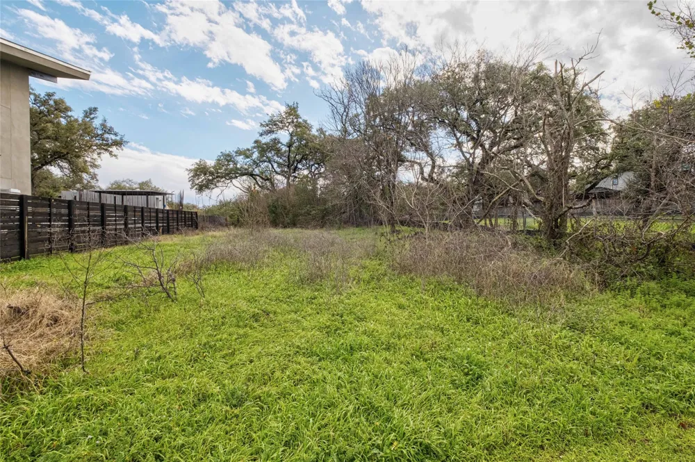 2421 S 5th Street Austin, TX 78704