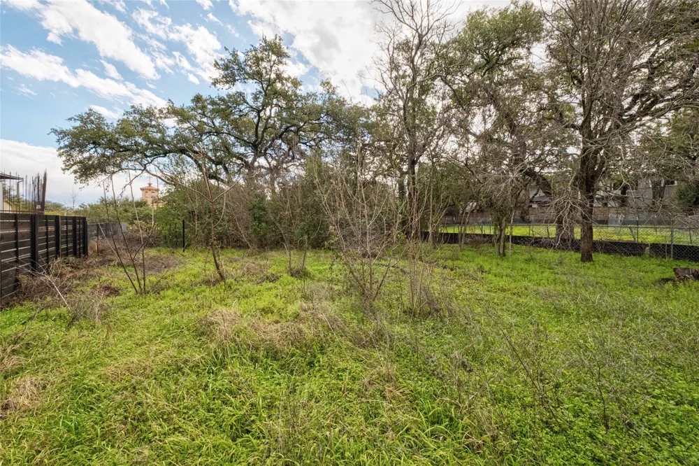 2421 S 5th Street Austin, TX 78704