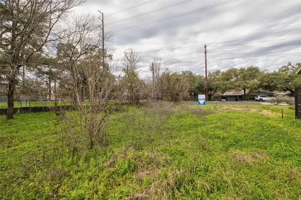 2421 S 5th Street Austin, TX 78704
