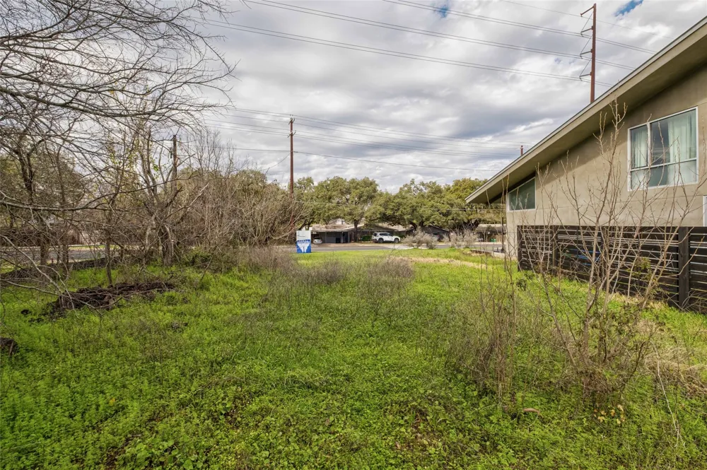 2421 S 5th Street Austin, TX 78704