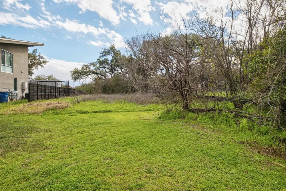2421 S 5th Street Austin, TX 78704