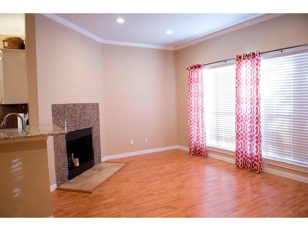 915 W 22 1/2 STREET #103 Austin, TX 78705