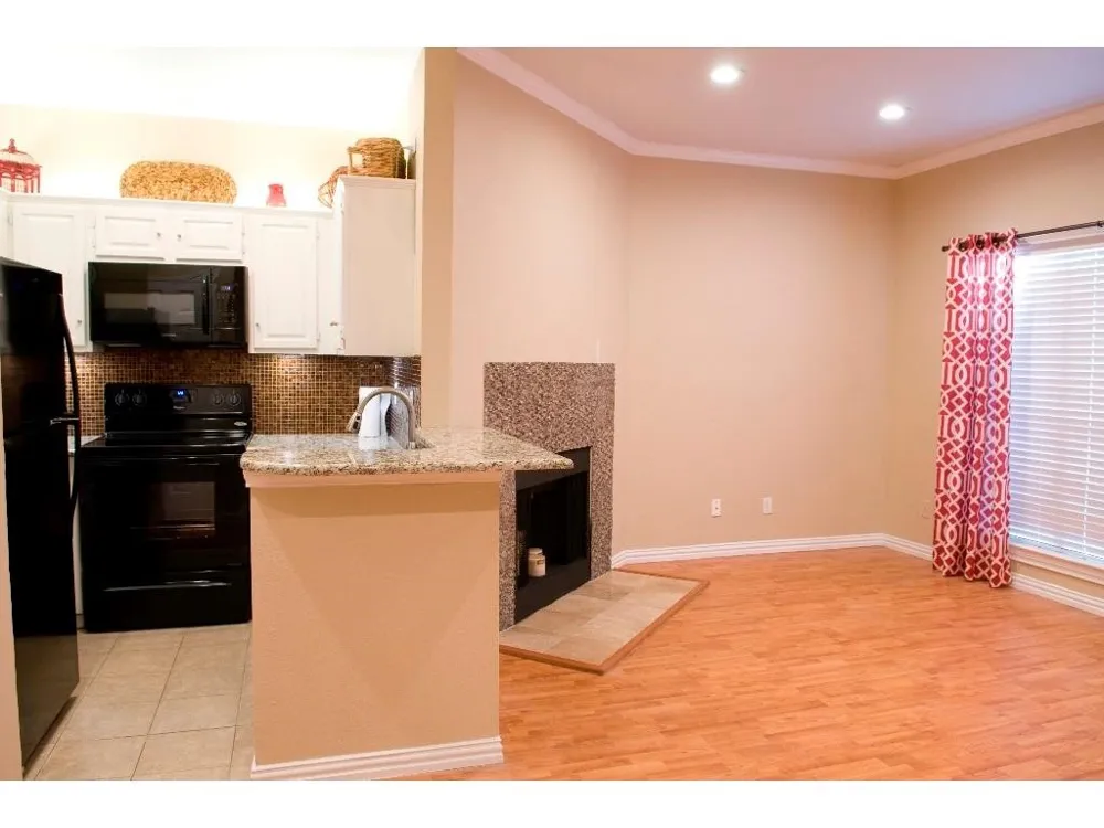 915 W 22 1/2 STREET #103 Austin, TX 78705