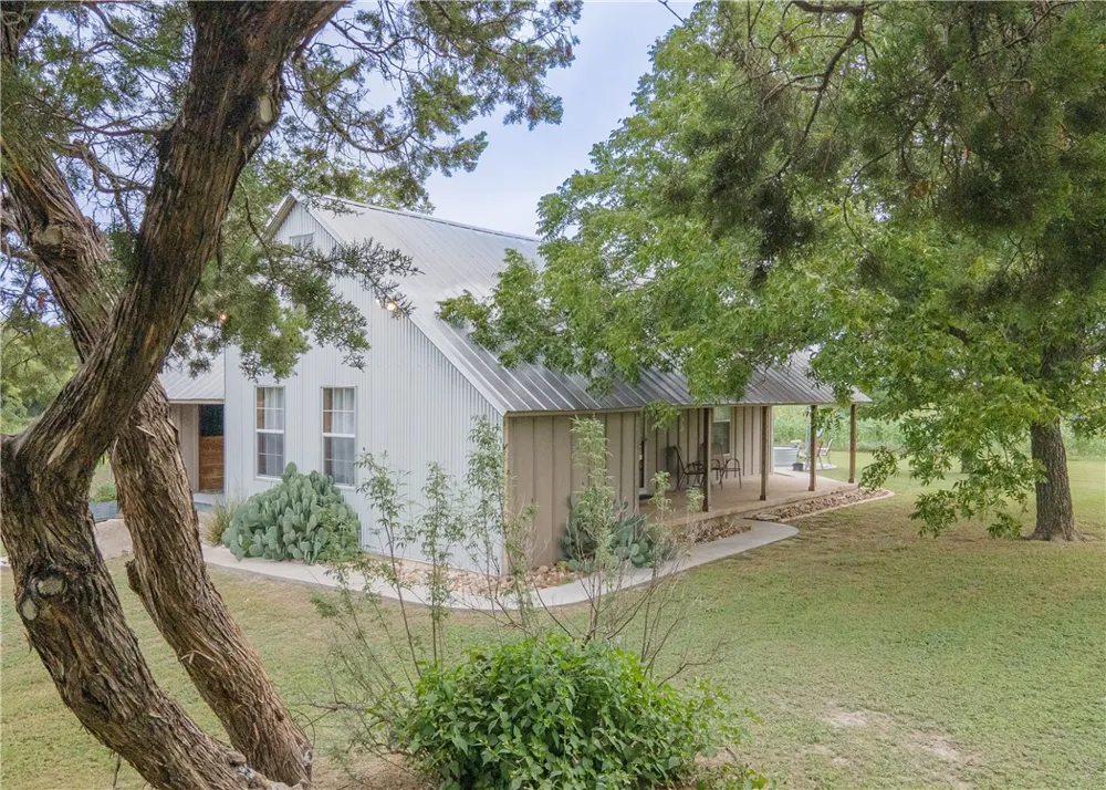 2201 County Road 311 Jarrell, TX 76537