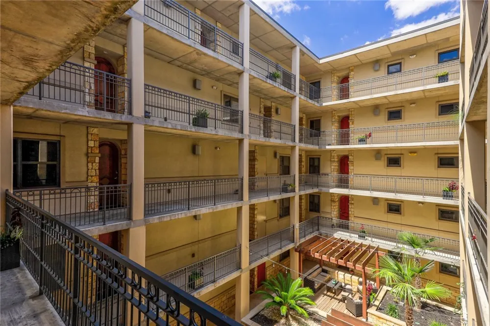 1812 West Avenue #501 Austin, TX 78701