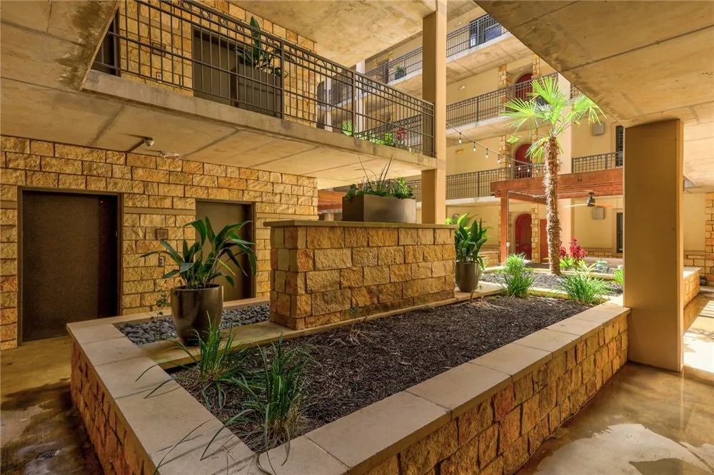 1812 West Avenue #501 Austin, TX 78701
