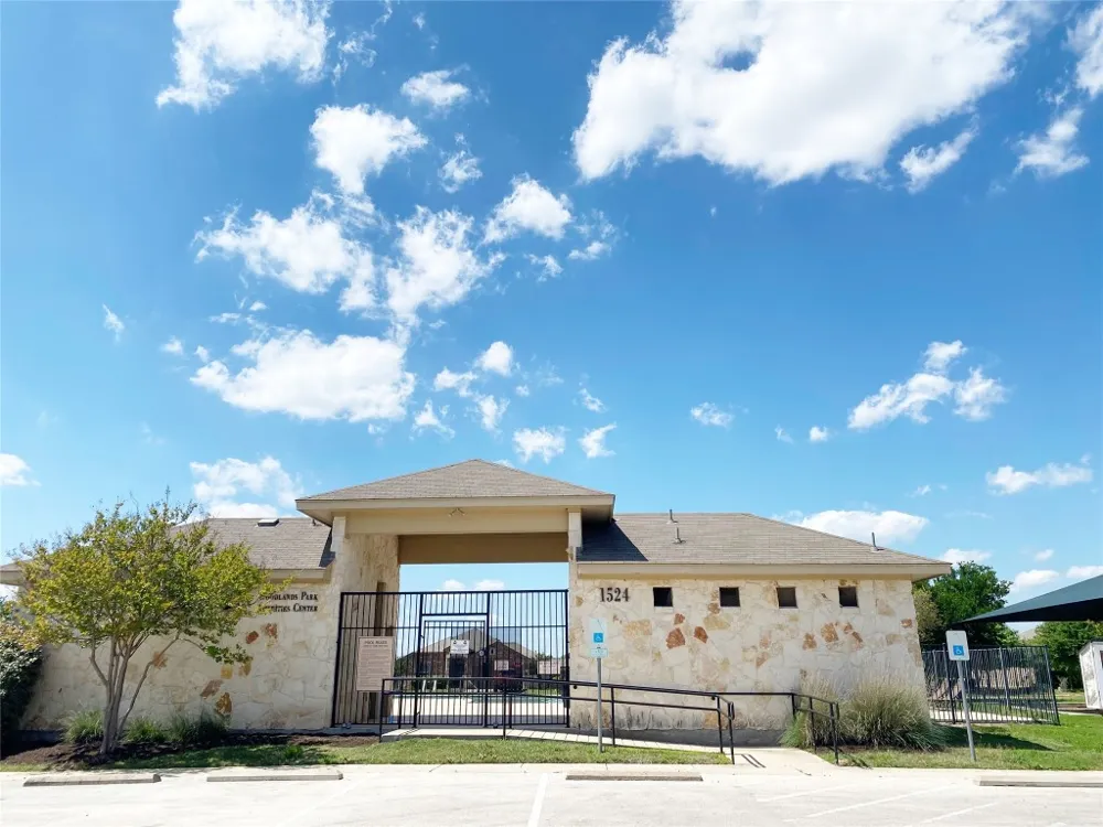 233 Red Sun Drive Kyle, TX 78640