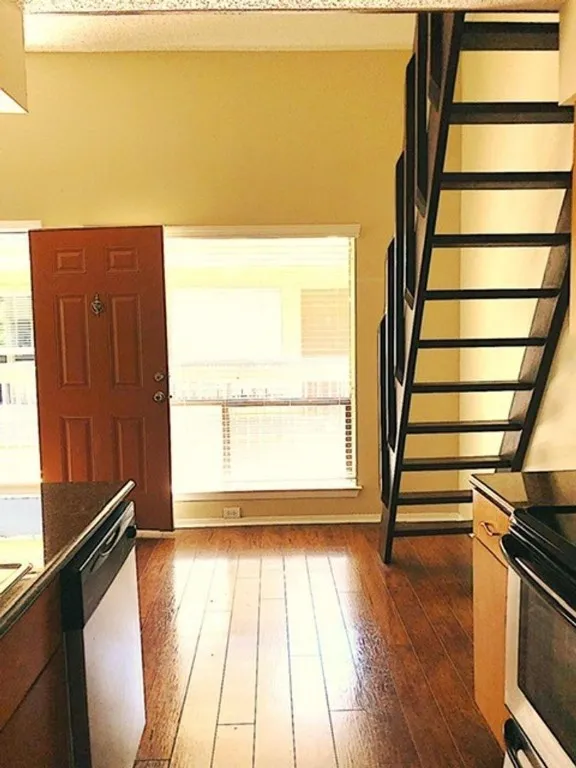 908 Poplar Street #202 Austin, TX 78705