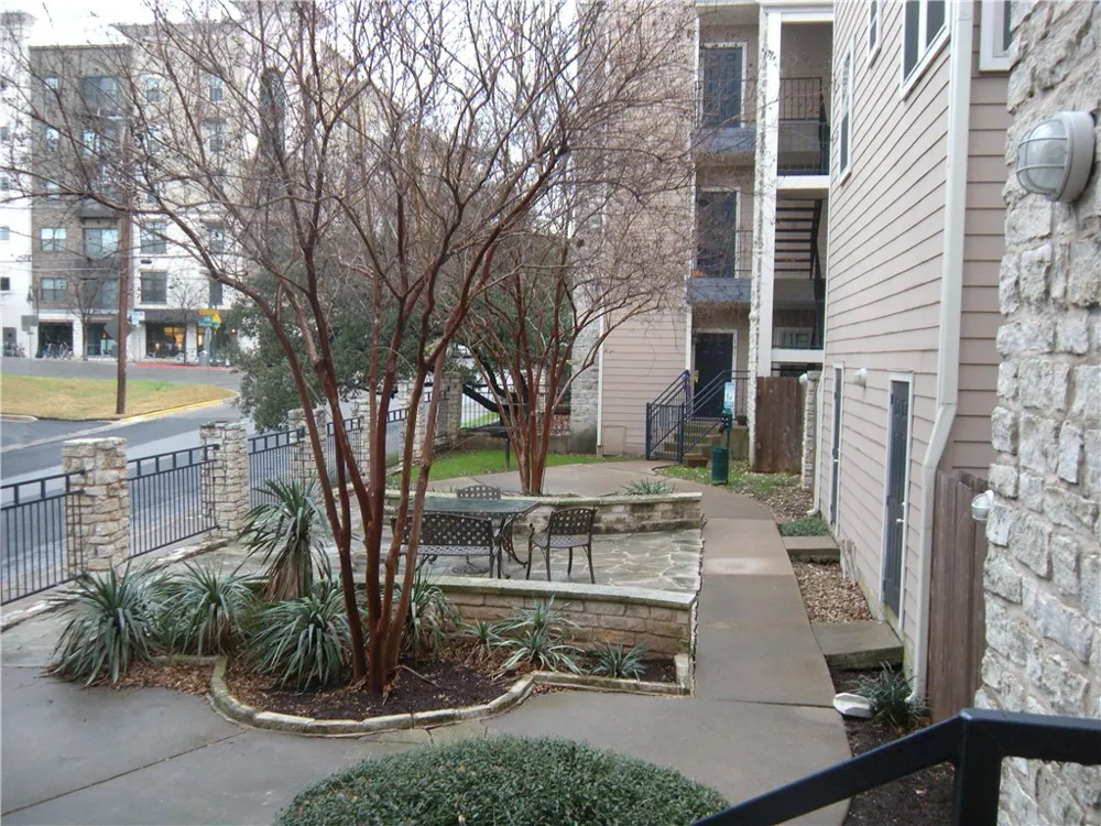 2414 Longview Street #305 Austin, TX 78705
