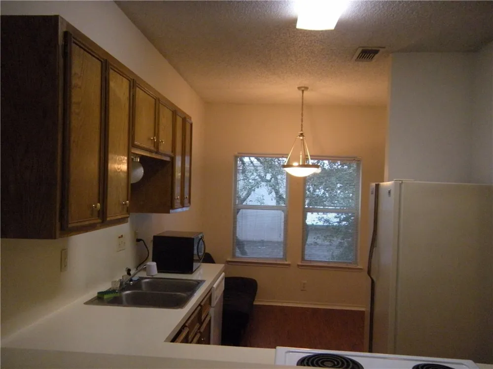 2414 Longview Street #305 Austin, TX 78705