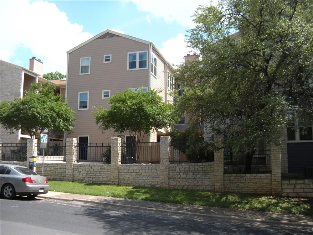 2414 Longview Street #305 Austin, TX 78705