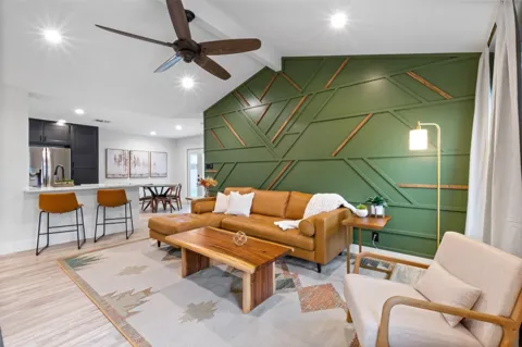 801 Forest Glen Cove