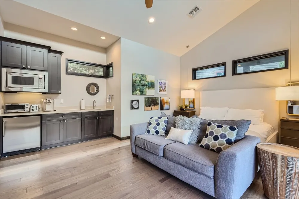 2113 Barbaro Way #14 Spicewood, TX 78669