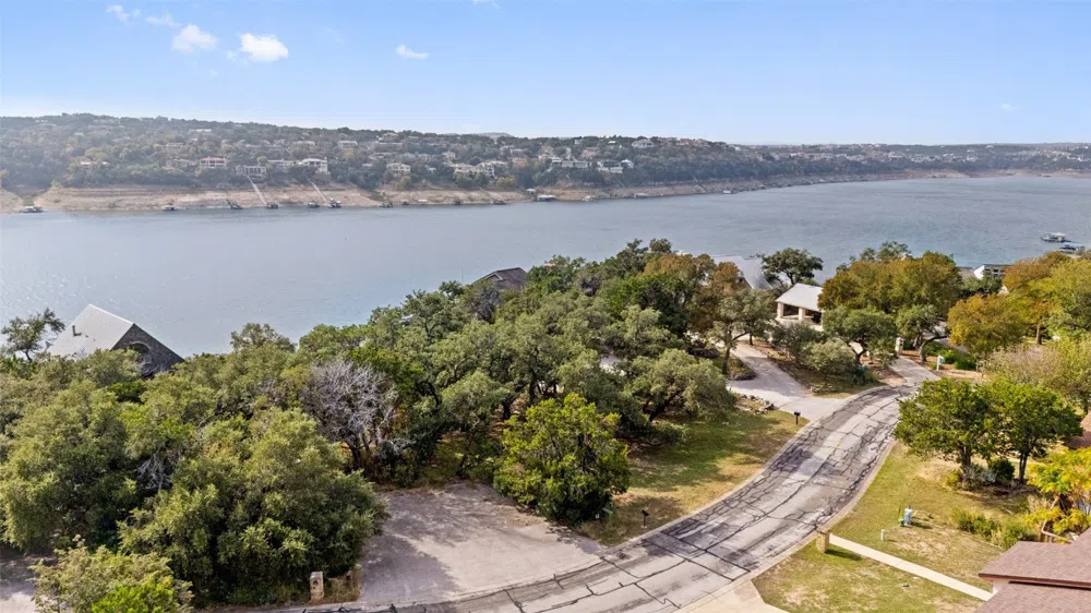 18401 Lakepoint Circle Point Venture, TX 78645
